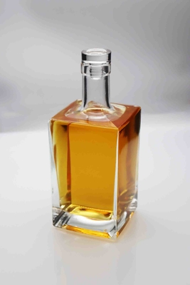 شراء 0.7L زجاجة روح زجاجية فودكا الشمبانيا مكعب زجاجة زجاجية شفافة اللوحة صائق online manufacture