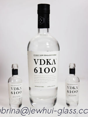 سعر جيد 750ml VDKA 6100 VODKA GLASS BOTTLE, SUPER FLINT, PAPER LABEL DECORTION, New Zealand Vokda الانترنت